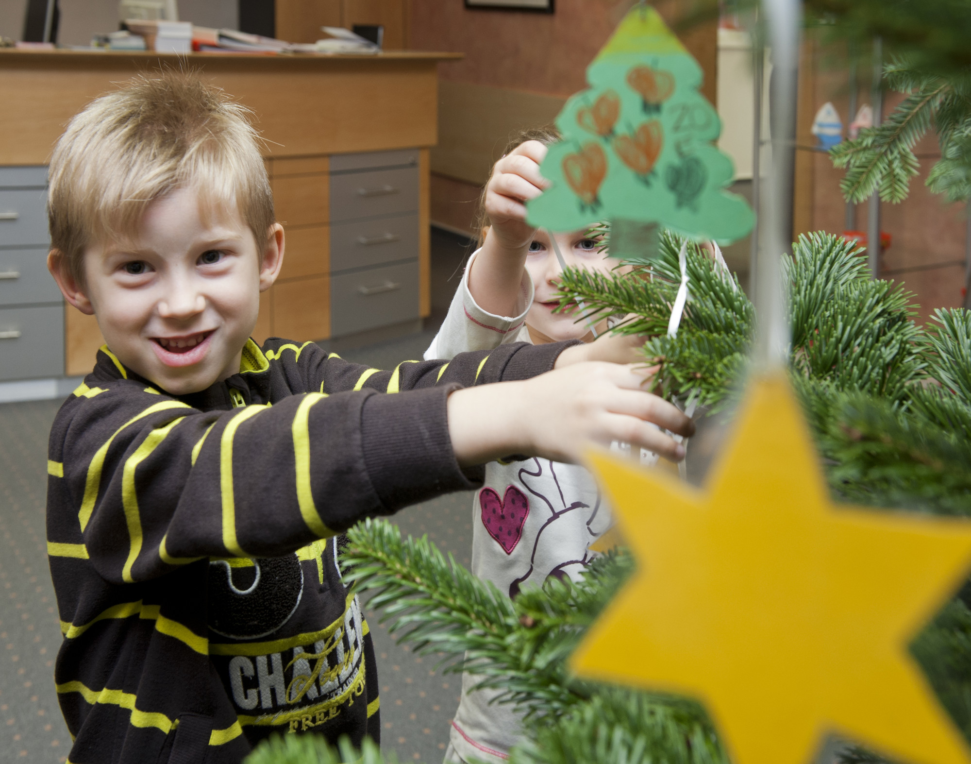 Weihnachtsbaum GS Waldsee Sparkasse Vorderpfalz